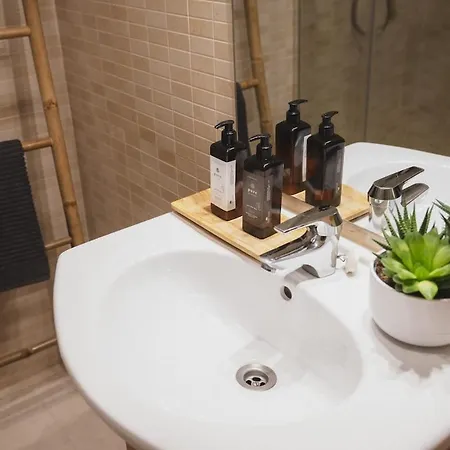 Front Flat With Ocean View Apartment *